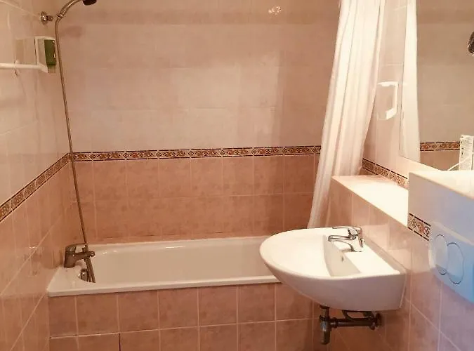 Апартаменты Sunny One Bed, Sea View, Larvotto Beach, Monaco Босолей